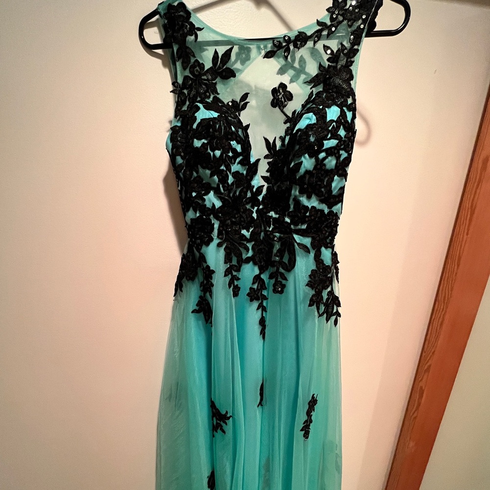 Jjhouse. A-line Vneck tulle dress